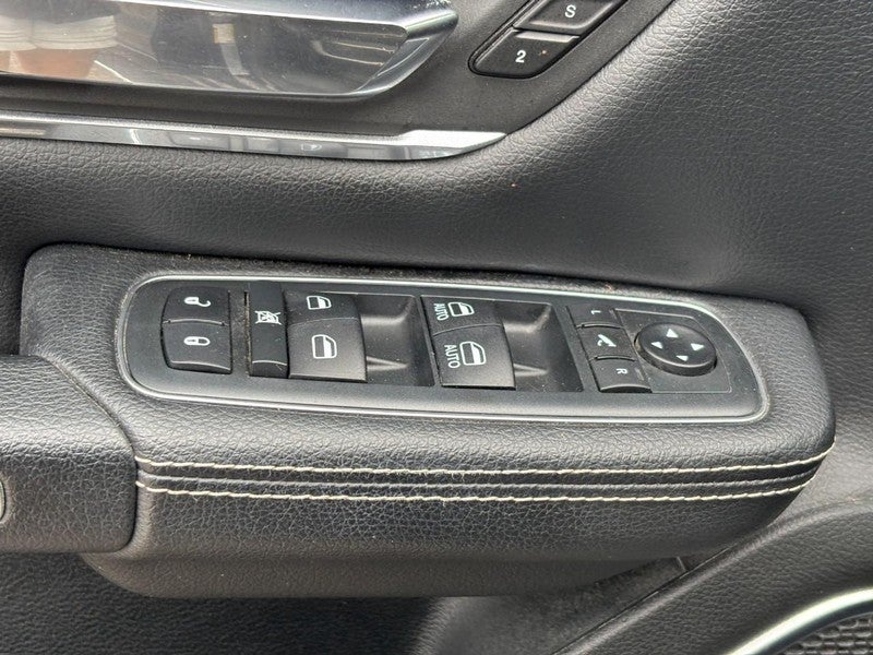 2020 RAM 1500 Laramie 4x4 Crew Cab 5'7" Box