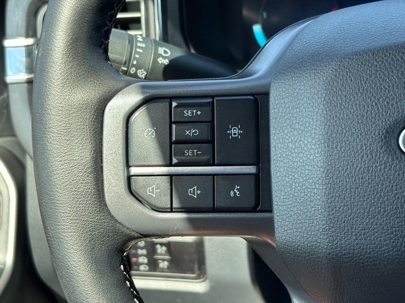 2025 Ford Super Duty F-350 DRW LARIAT 4WD Crew Cab 179" WB 60" CA
