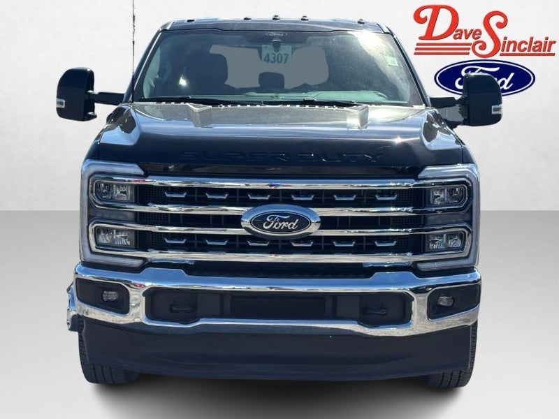 2025 Ford Super Duty F-350 DRW LARIAT 4WD Crew Cab 179" WB 60" CA