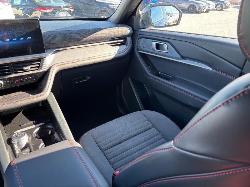 2025 Ford Explorer ST-Line 4WD