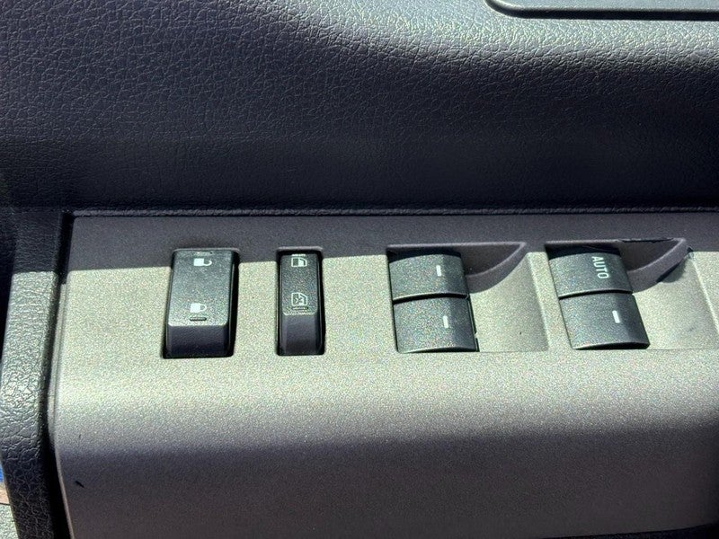 2012 Ford Super Duty F-350 DRW 4WD Crew Cab 172" Lariat