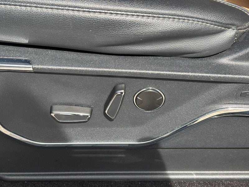 2022 Ford F-150 LARIAT 4WD SuperCrew 5.5' Box