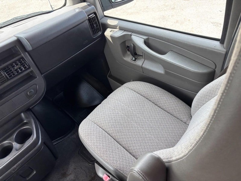 2014 Chevrolet Express Passenger RWD 3500 155" LT w/1LT