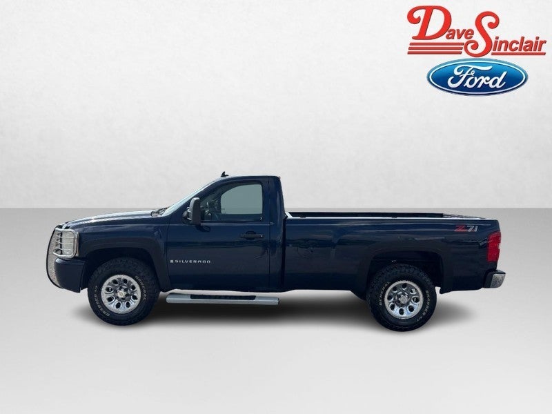 2009 Chevrolet Silverado 1500 2WD Reg Cab 133.0" Work Truck