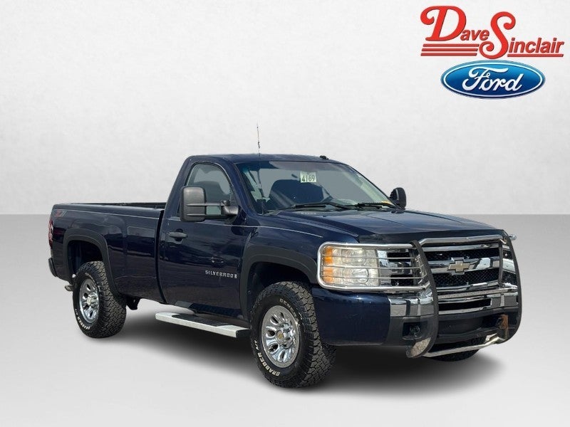 2009 Chevrolet Silverado 1500 2WD Reg Cab 133.0" Work Truck