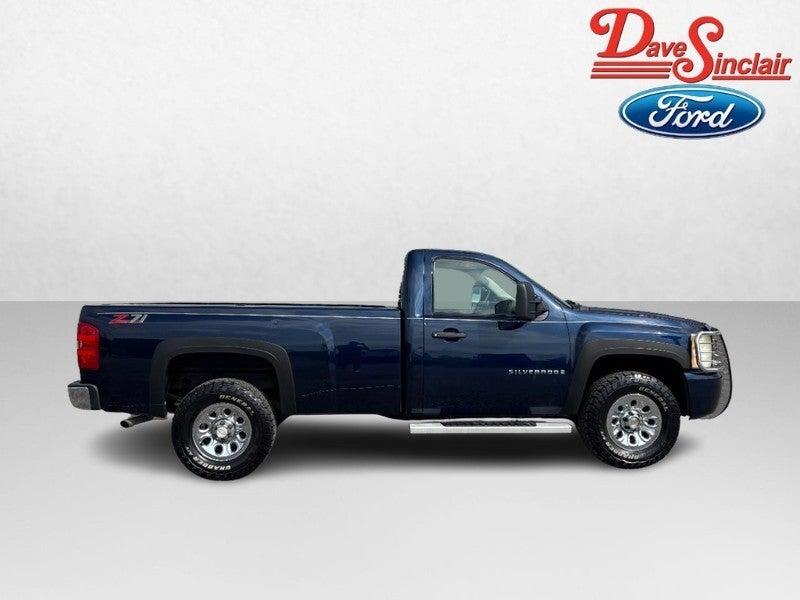 2009 Chevrolet Silverado 1500 2WD Reg Cab 133.0" Work Truck