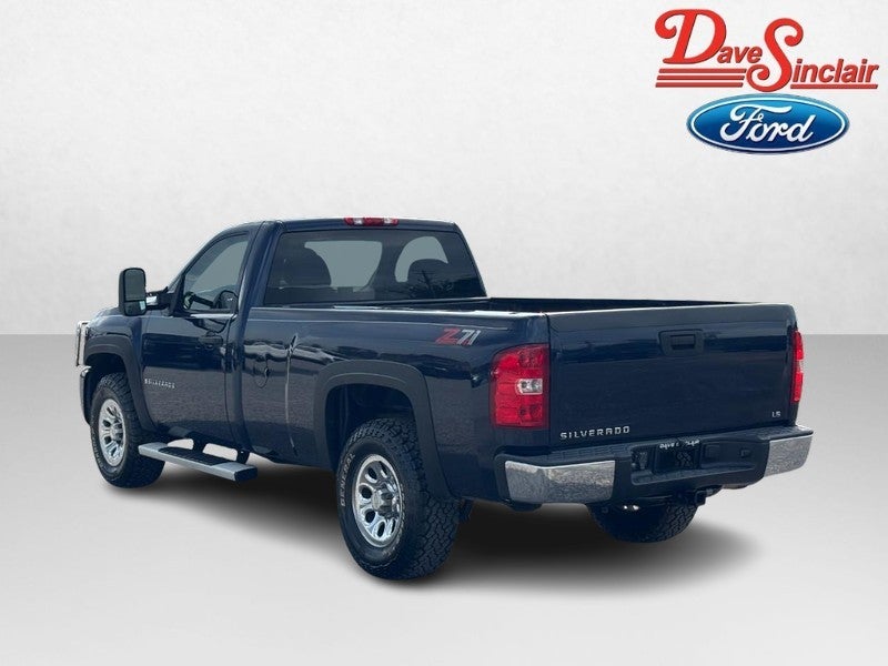 2009 Chevrolet Silverado 1500 2WD Reg Cab 133.0" Work Truck