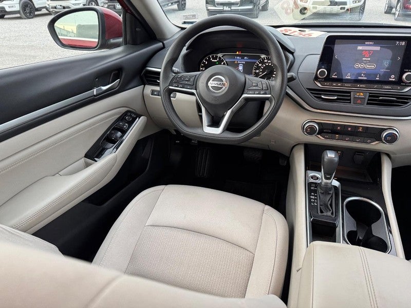 2021 Nissan Altima 2.5 SV Sedan