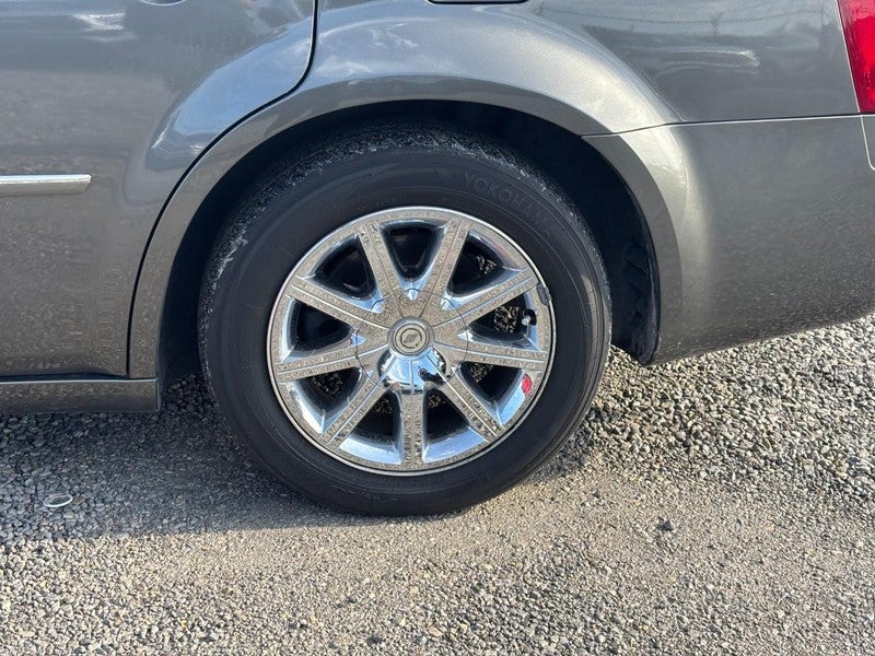 2010 Chrysler 300 4dr Sdn 300C Hemi RWD