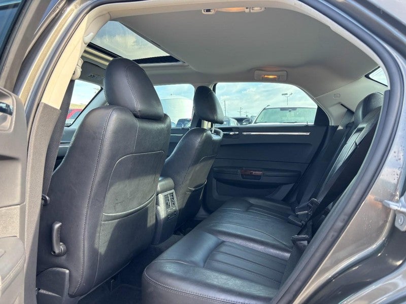 2010 Chrysler 300 4dr Sdn 300C Hemi RWD