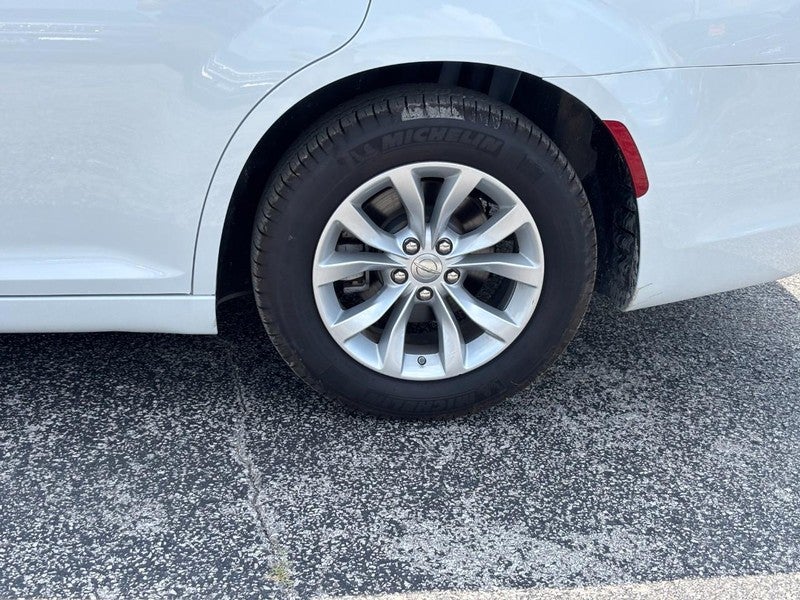 2023 Chrysler 300 Touring RWD