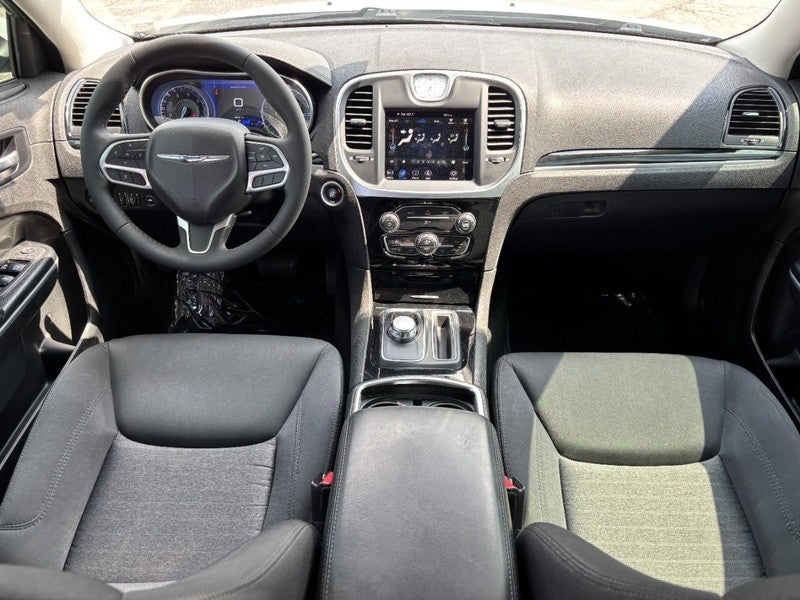 2023 Chrysler 300 Touring RWD