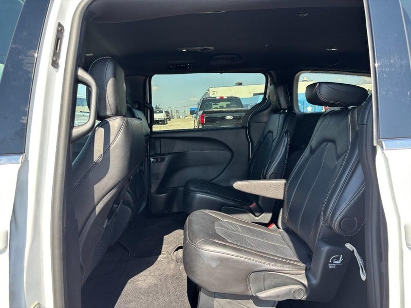 2025 Chrysler Pacifica Select FWD