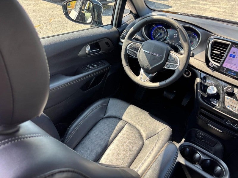 2025 Chrysler Pacifica Select FWD