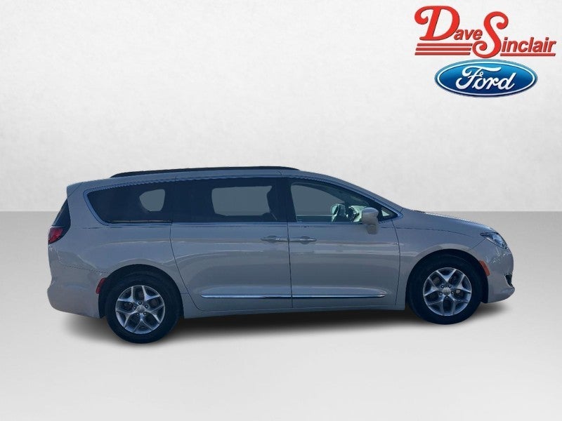 2017 Chrysler Pacifica Touring-L FWD