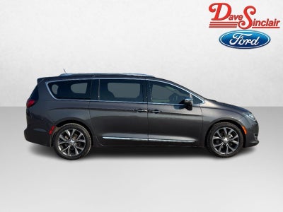 2017 Chrysler Pacifica Limited FWD