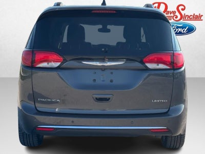 2017 Chrysler Pacifica Limited FWD