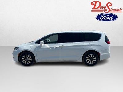 2022 Chrysler Pacifica Hybrid Touring L FWD