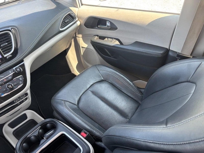 2022 Chrysler Pacifica Hybrid Touring L FWD