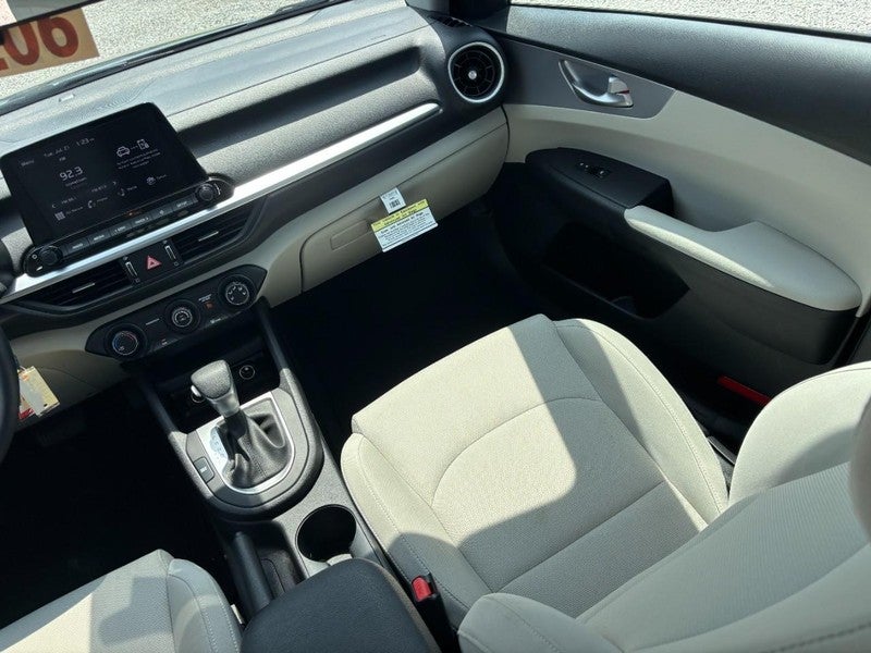 2023 Kia Forte LXS IVT