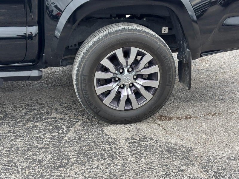 2022 Toyota Tacoma 4WD Limited Double Cab 5' Bed V6 AT (Natl)