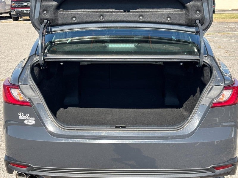 2025 Toyota Camry SE (Natl)