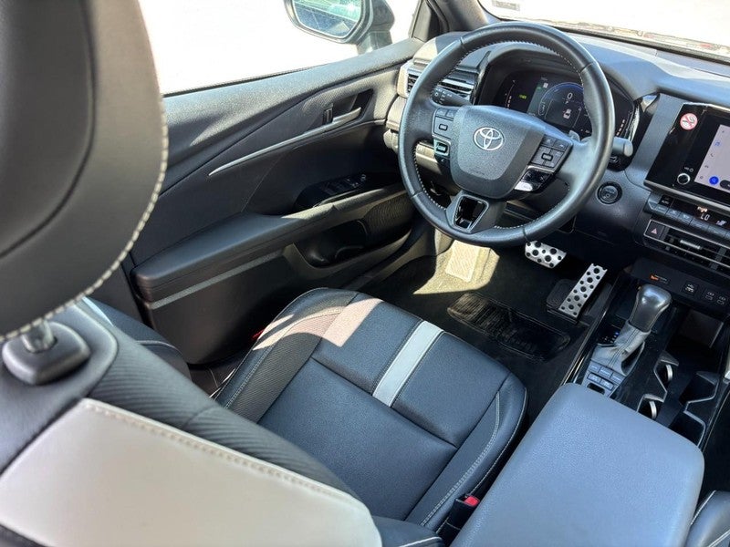 2025 Toyota Camry SE (Natl)