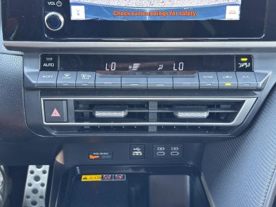 2025 Toyota Camry SE (Natl)