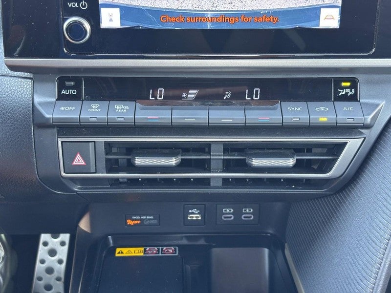 2025 Toyota Camry SE (Natl)