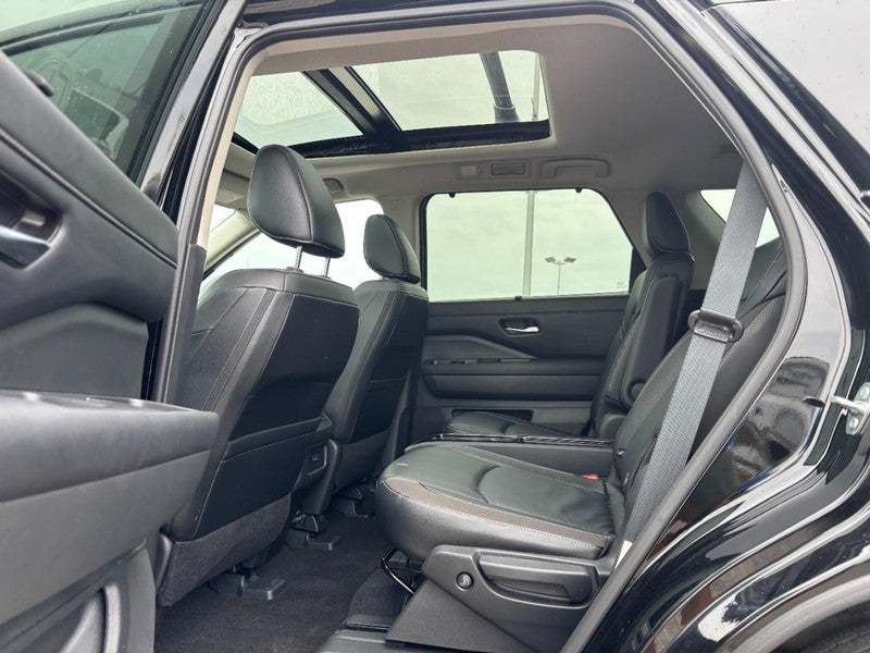 2023 Nissan Pathfinder SL 4WD