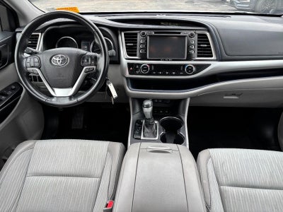 2017 Toyota Highlander LE V6 AWD (Natl)