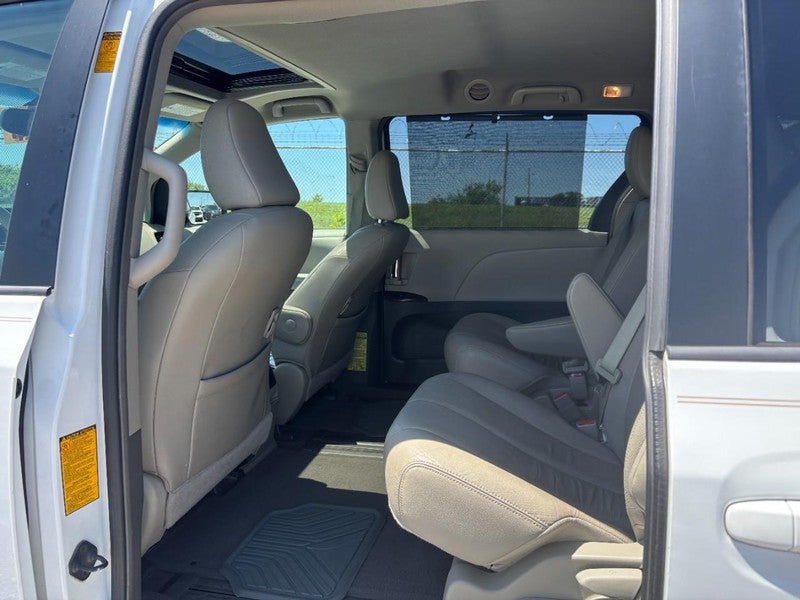 2014 Toyota Sienna 5dr 8-Pass Van V6 XLE FWD (Natl)