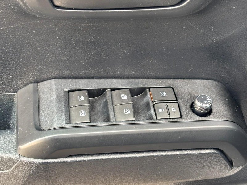 2018 Toyota Tacoma SR5 Double Cab 5' Bed I4 4x2 AT (Natl)