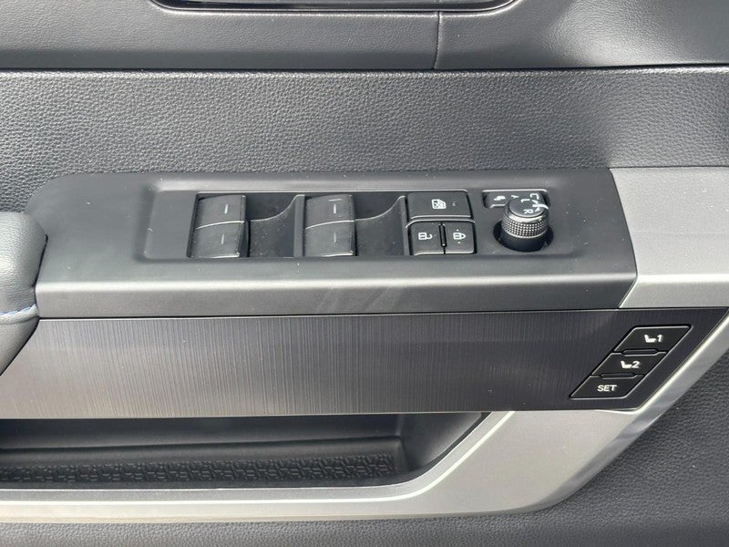 2023 Toyota Tundra 4WD Platinum CrewMax 5.5' Bed (Natl)