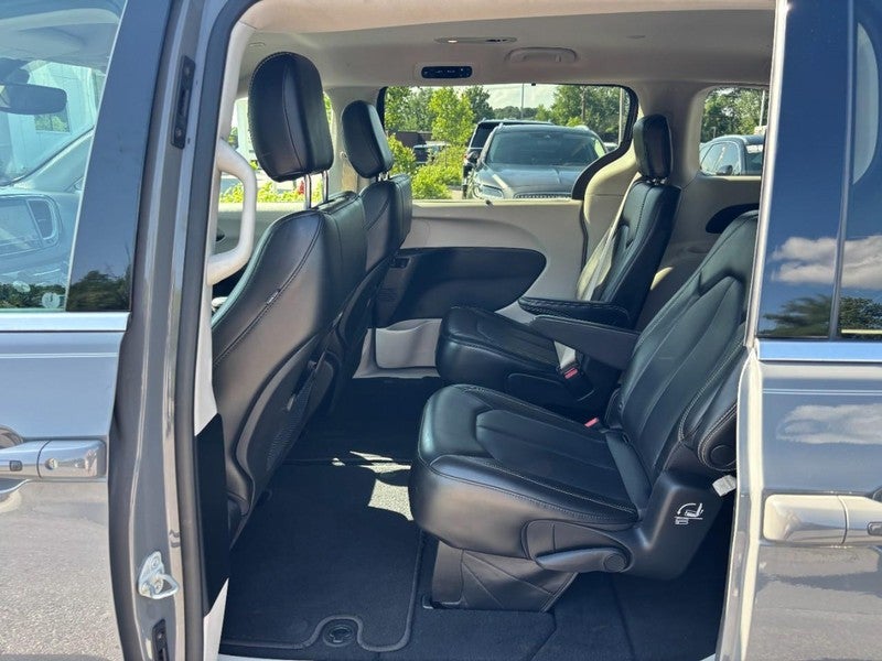 2023 Chrysler Pacifica Touring L FWD