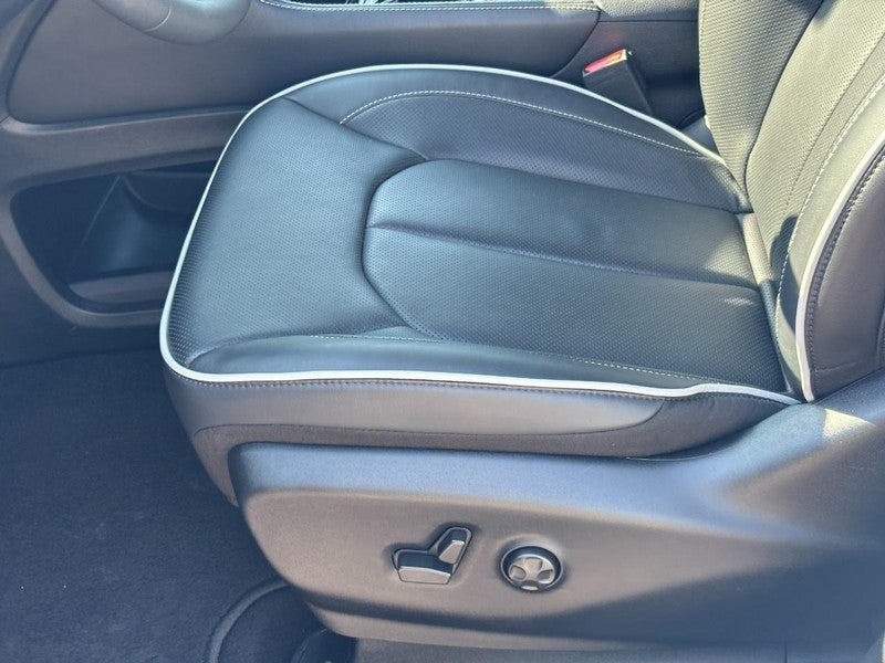 2026 Chrysler Pacifica Limited FWD