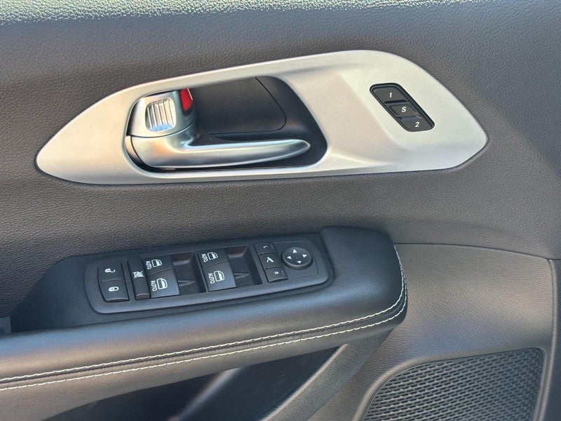 2026 Chrysler Pacifica Limited FWD