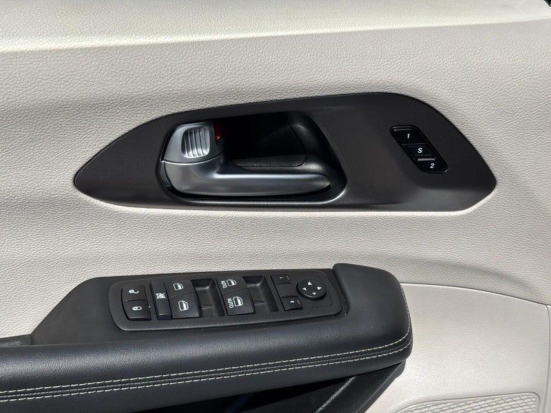 2024 Chrysler Pacifica Hybrid Select FWD