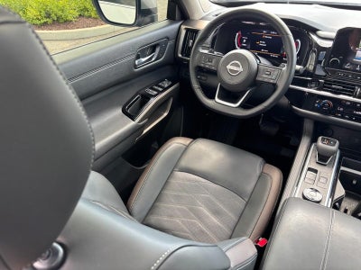 2025 Nissan Pathfinder Platinum 4WD