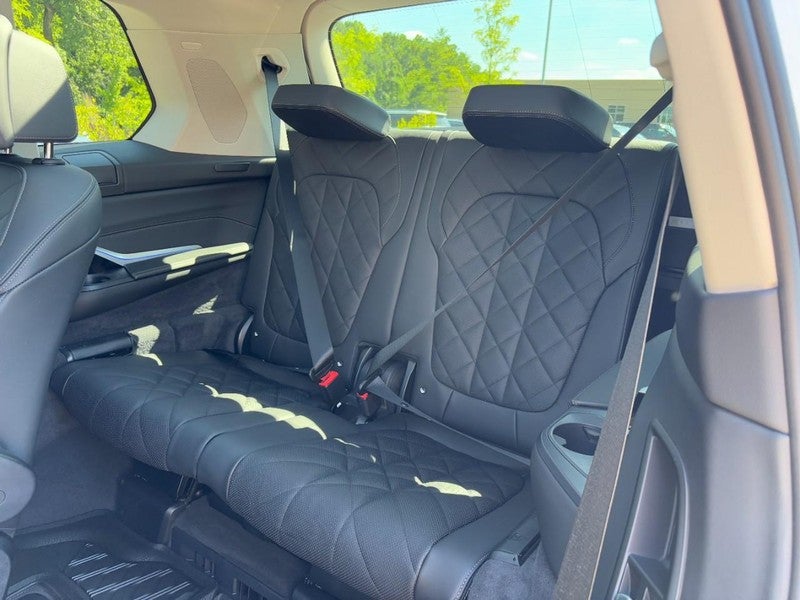 2025 BMW X7 xDrive40i Sports Activity Vehicle