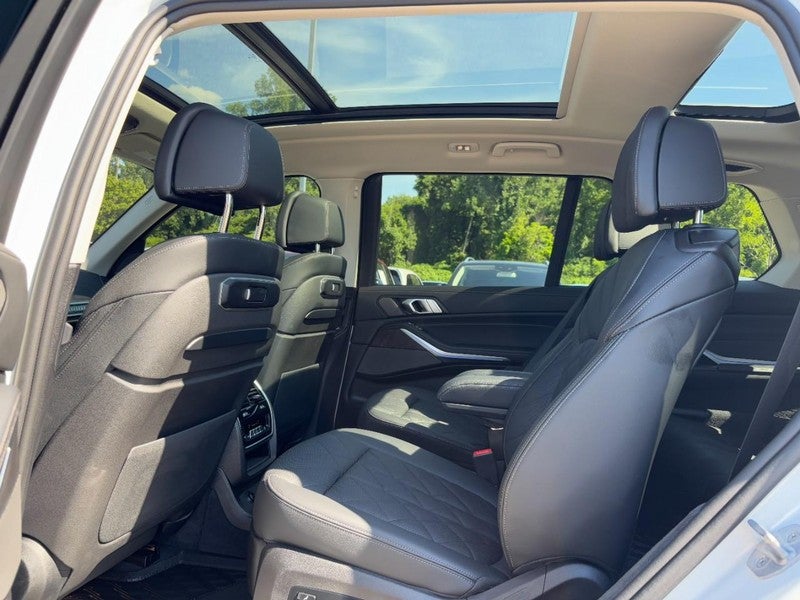 2025 BMW X7 xDrive40i Sports Activity Vehicle