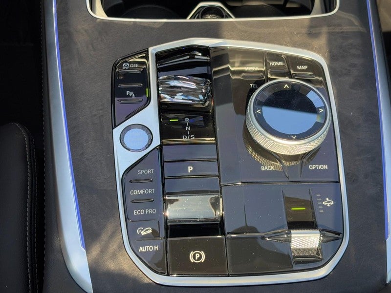 2025 BMW X7 xDrive40i Sports Activity Vehicle
