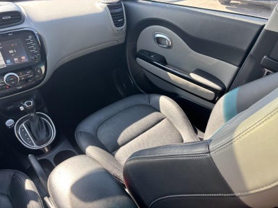 2017 Kia Soul + Auto