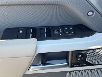 2024 Land Rover Defender 130 P400 X-Dynamic SE