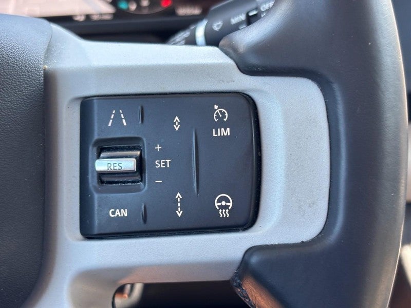 2024 Land Rover Defender 130 P400 X-Dynamic SE
