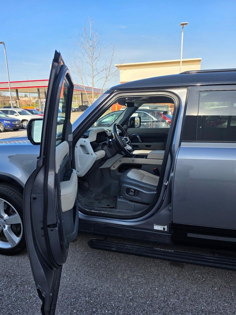 2024 Land Rover Defender 130 X-Dynamic SE