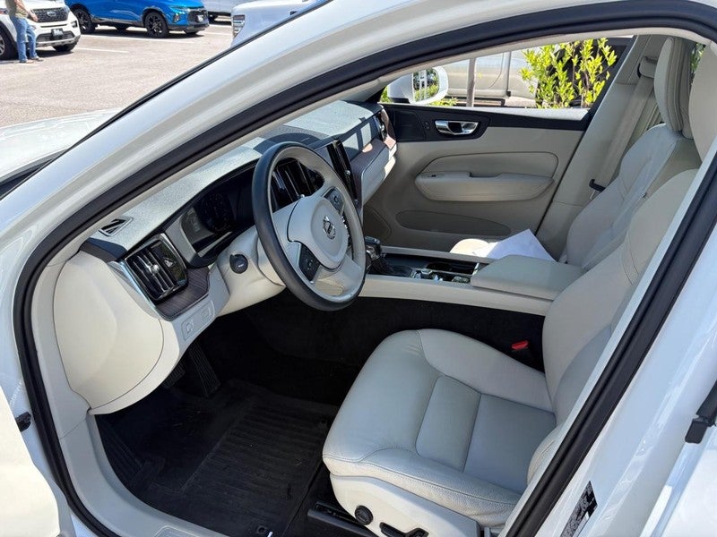 2021 Volvo XC60 T5 AWD Momentum