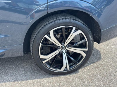 2024 Volvo XC60 B5 AWD Ultimate Dark Theme