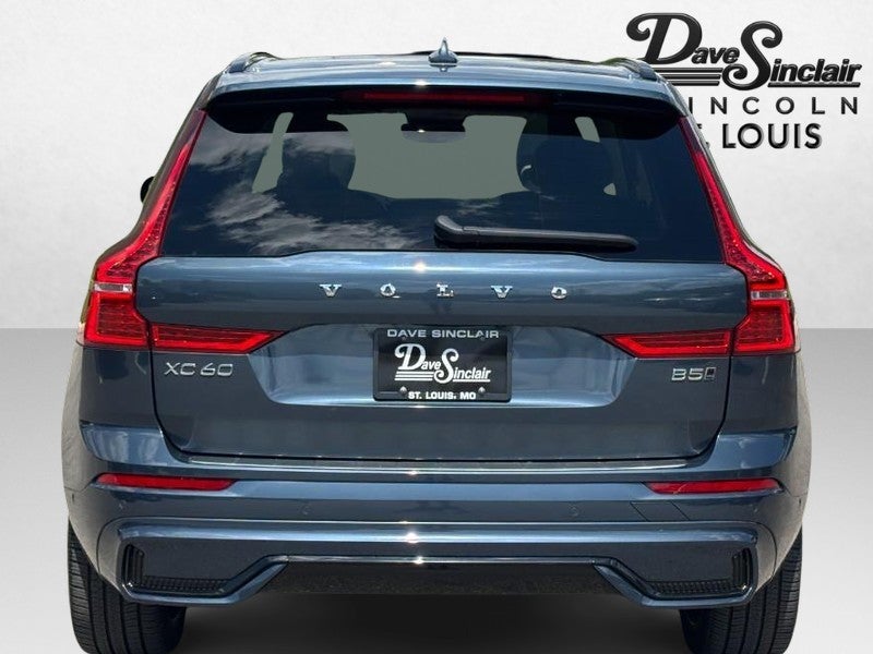 2024 Volvo XC60 B5 AWD Ultimate Dark Theme