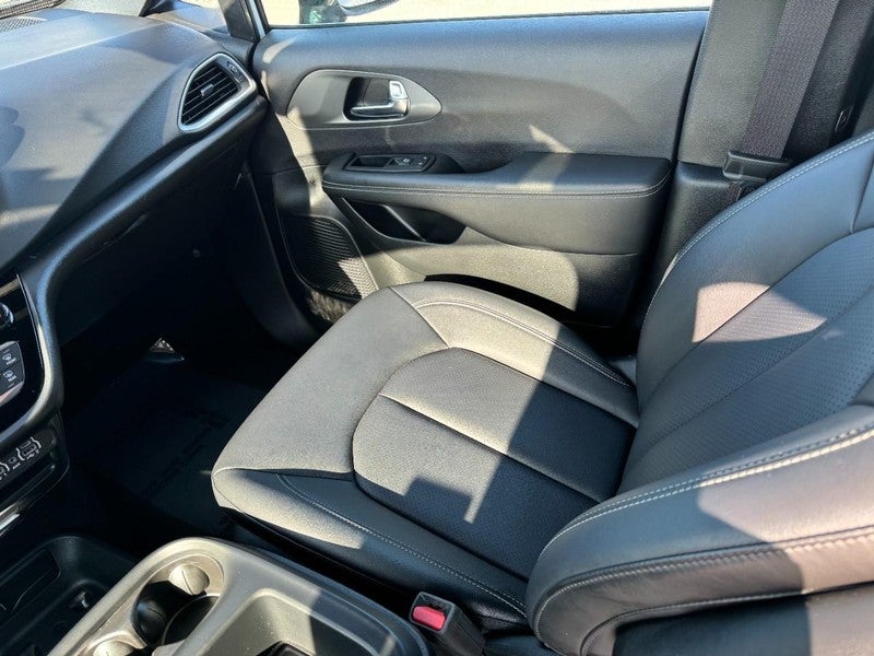 2025 Chrysler Pacifica Select FWD